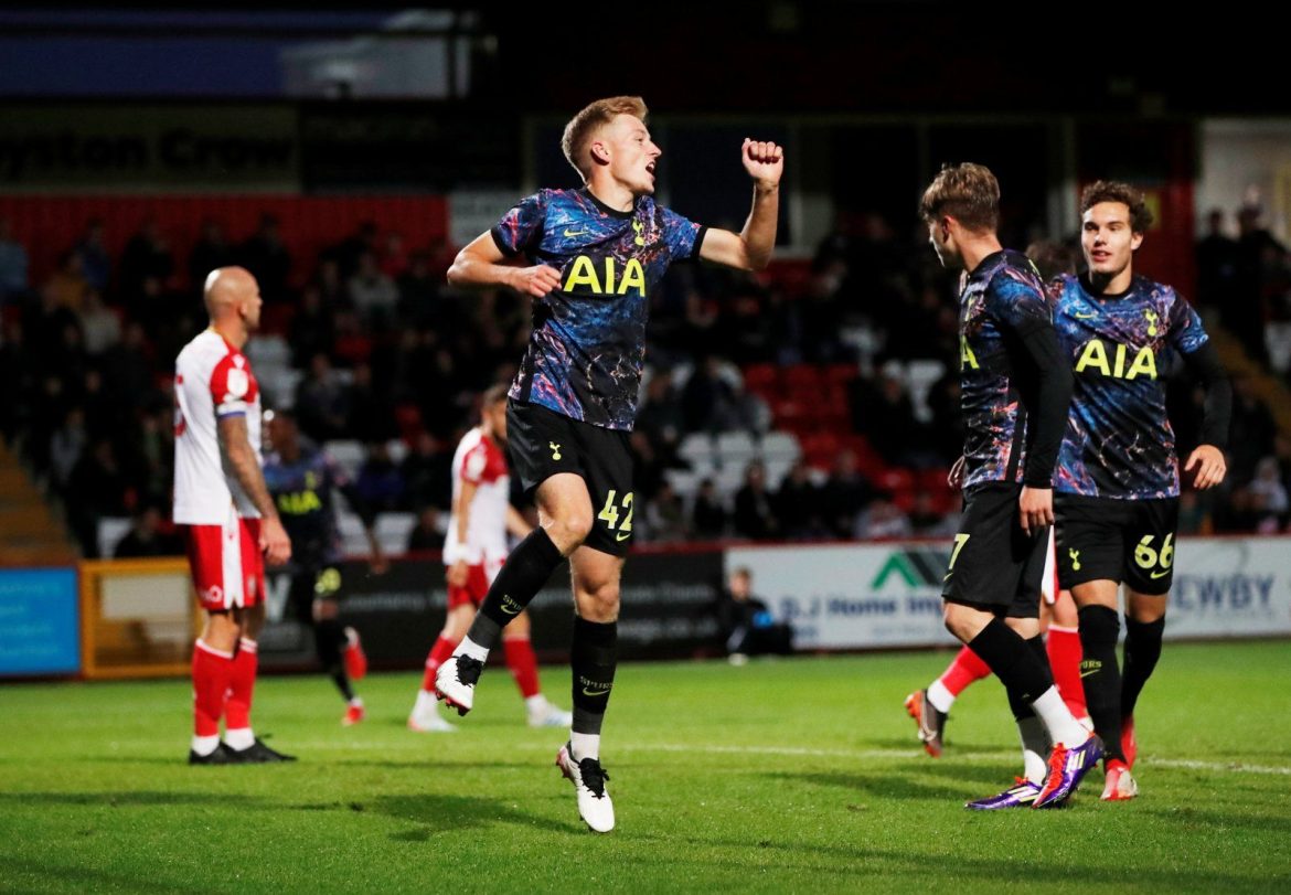 Tottenham: Spurs will allow White loan move